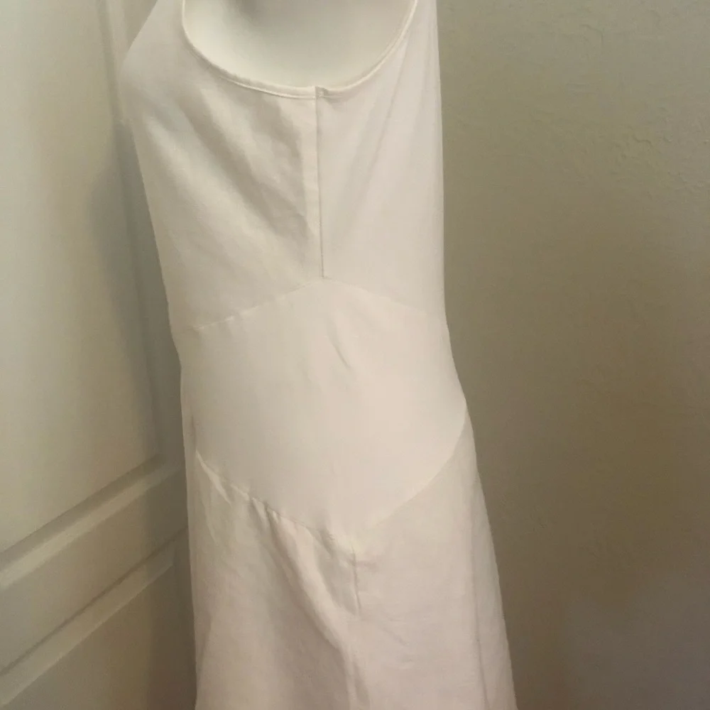 The Perfect Sundance White Linen Dress - Picture 8 of 9